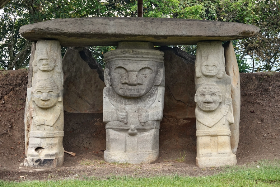 Interessante Grabanlagen der San-Augustín-Kultur