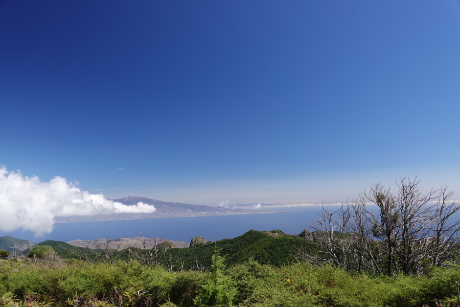 Blick vom höchsten Gipfel La Gomeras auf Teneriffa und Gran Canaria