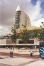 Das Einkaufszentrum Vasco da Gama am Expo-Gelände von außen