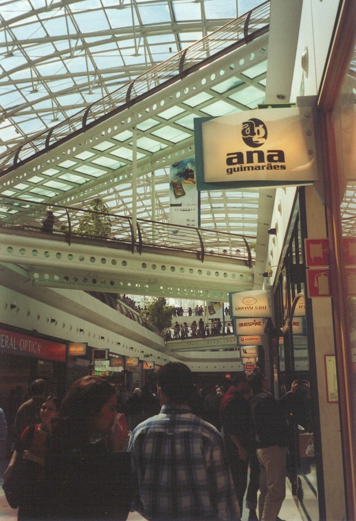 Das Einkaufszentrum Vasco da Gama am Expo-Gelände von innen