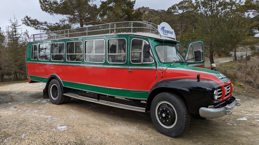 Ein restaurierter Schulbus aus den 70er Jahren